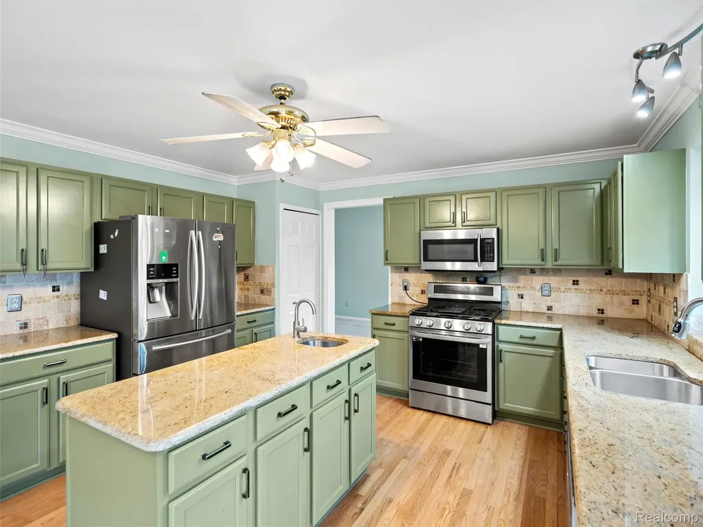 7359 Water Oaks West Bloomfield Charter Township MI 48324