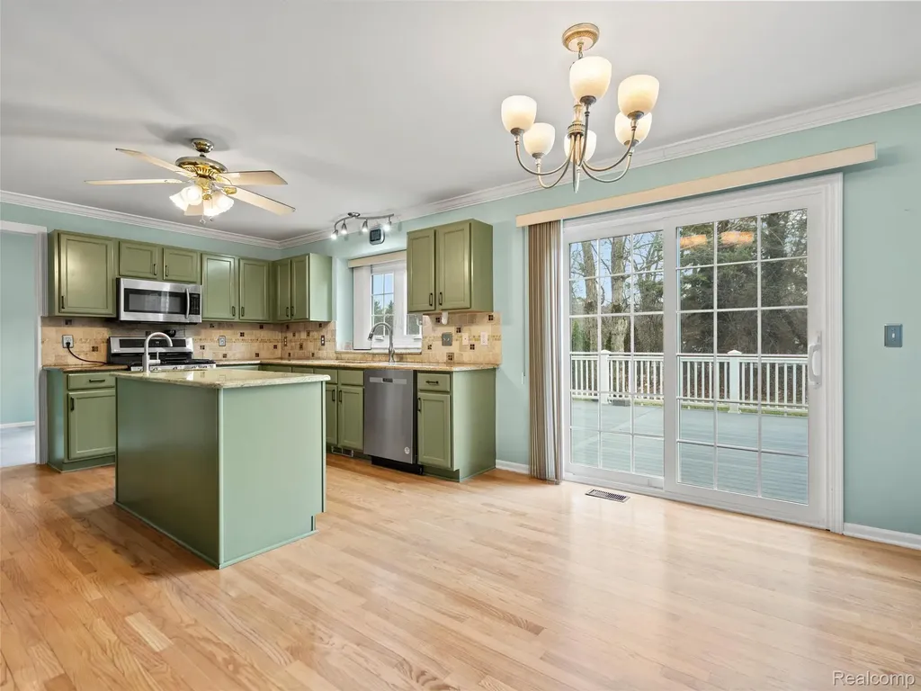 7359 Water Oaks West Bloomfield Charter Township MI 48324