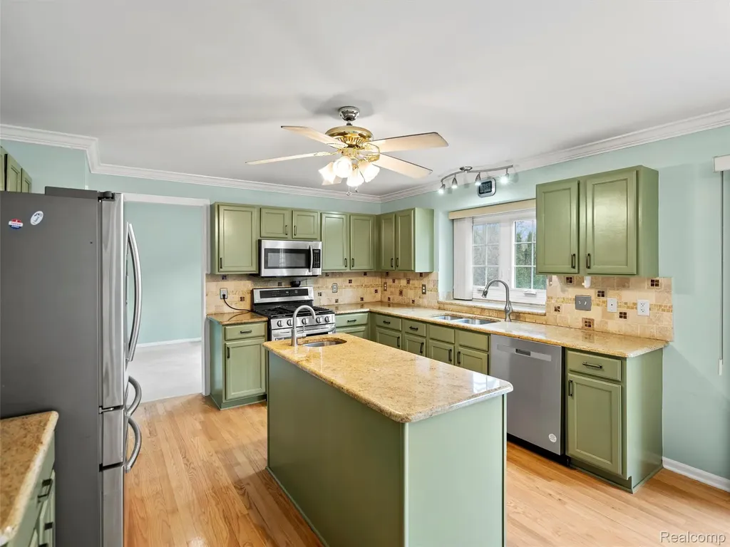 7359 Water Oaks West Bloomfield Charter Township MI 48324