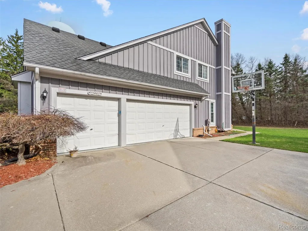 7359 Water Oaks West Bloomfield Charter Township MI 48324