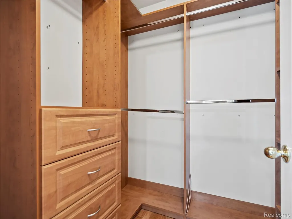 7359 Water Oaks West Bloomfield Charter Township MI 48324