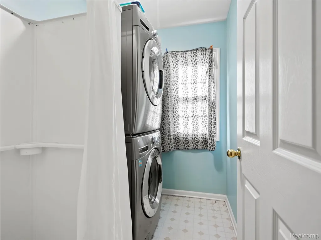 7359 Water Oaks West Bloomfield Charter Township MI 48324