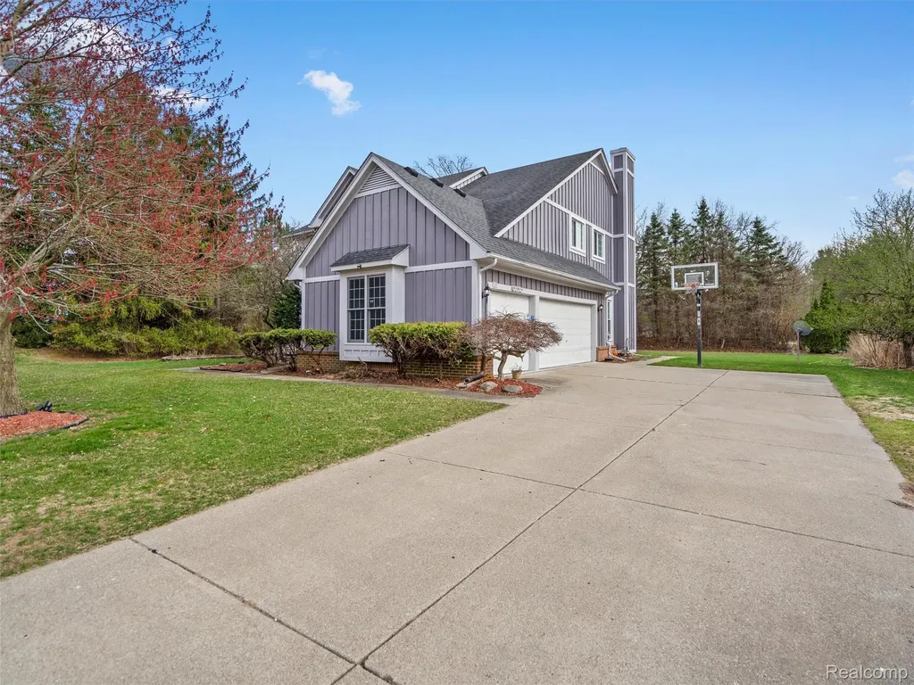 7359 Water Oaks West Bloomfield Charter Township MI 48324