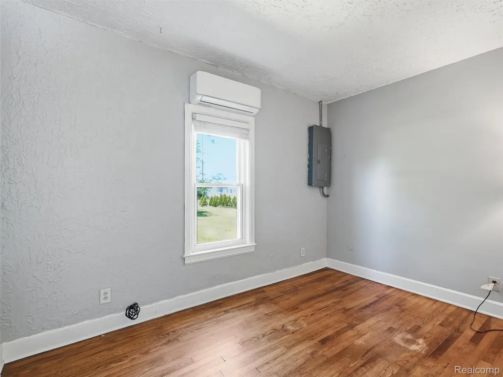 16853 Helen Street Southgate City MI 48195