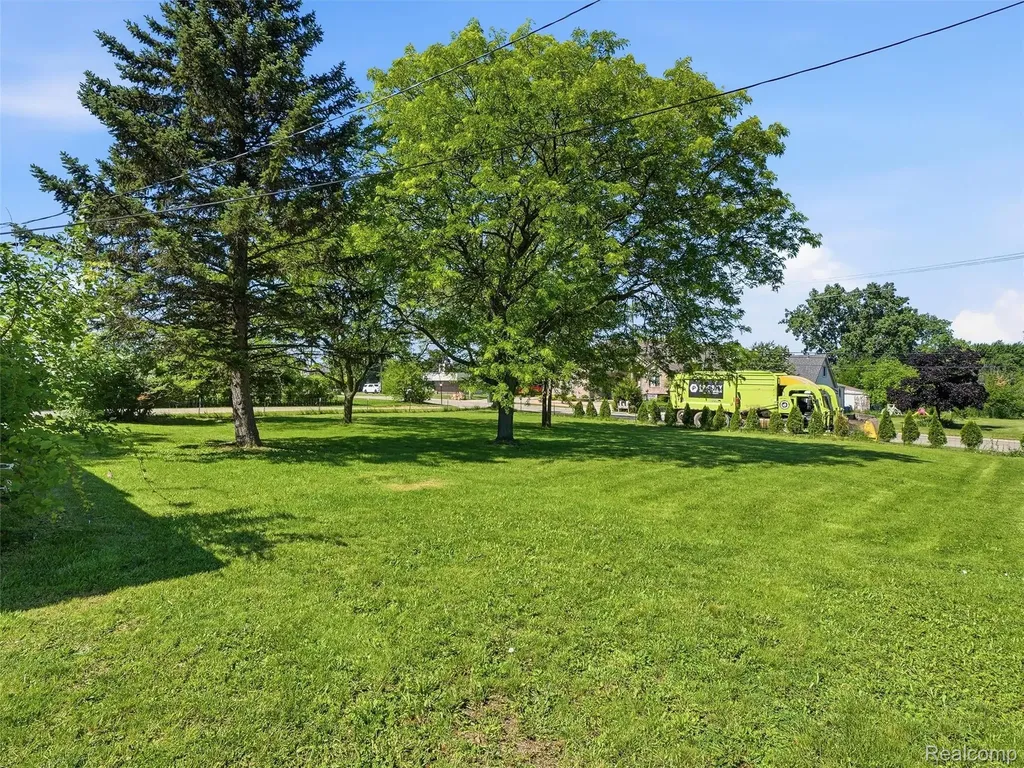 16853 Helen Street Southgate City MI 48195