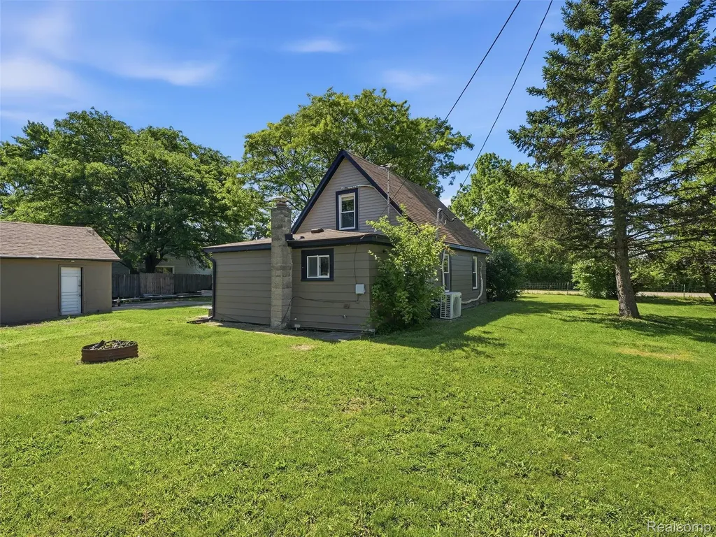 16853 Helen Street Southgate City MI 48195