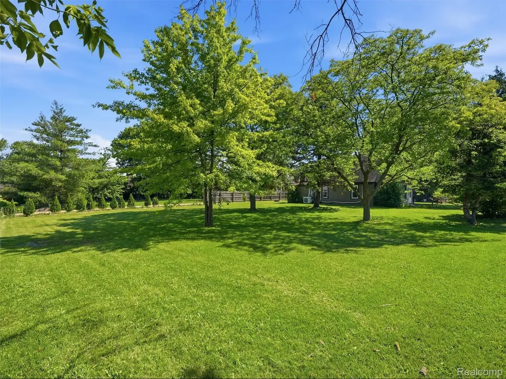 16853 Helen Street Southgate City MI 48195