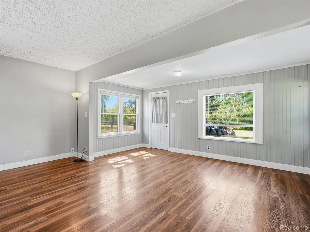 16853 Helen Street Southgate City MI 48195