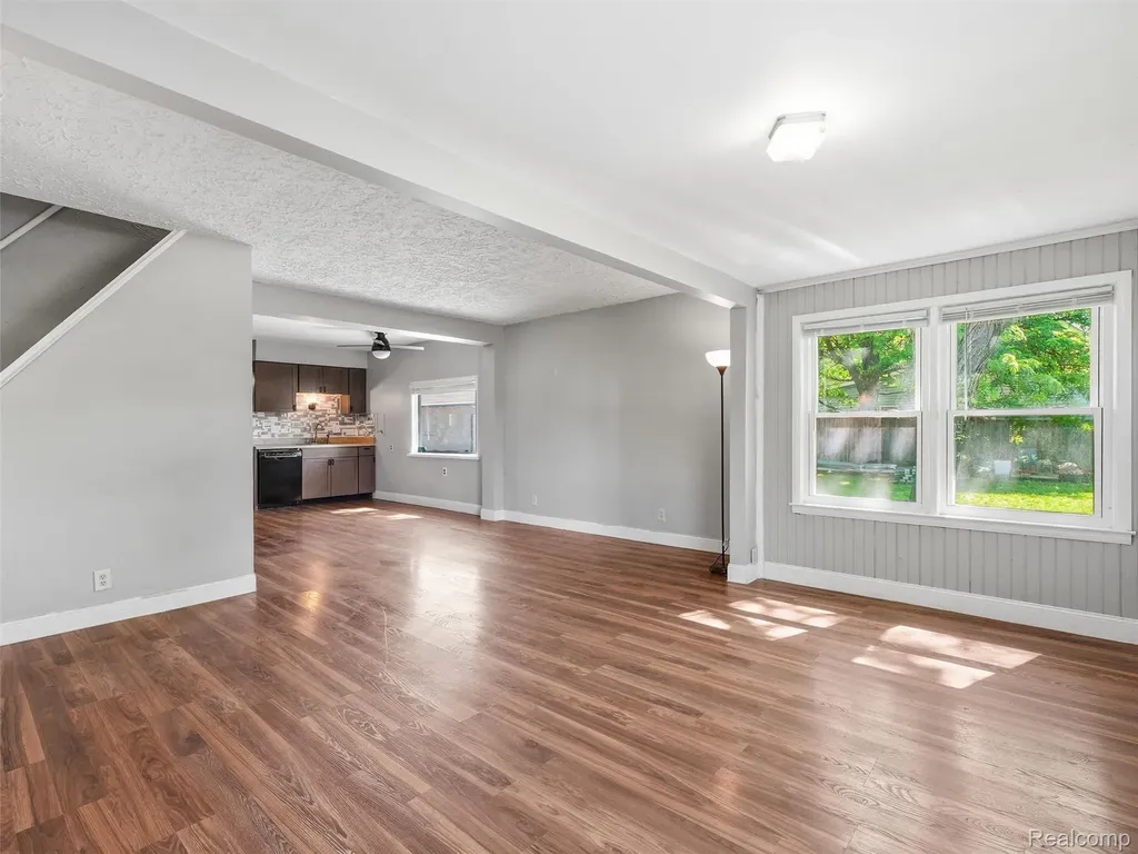 16853 Helen Street Southgate City MI 48195