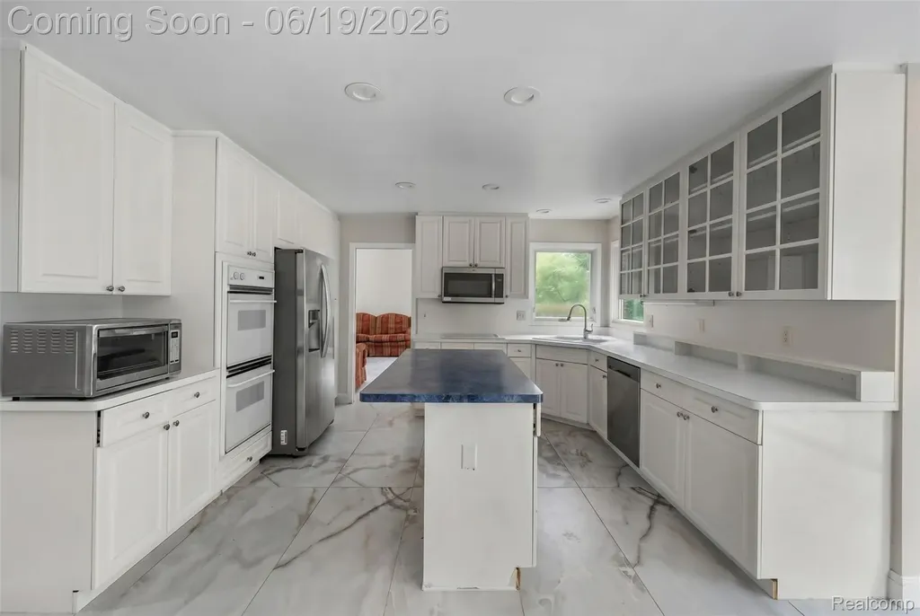 7386 Woodlore Drive West Bloomfield Charter Township MI 48323