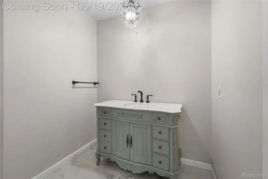 7386 Woodlore Drive West Bloomfield Charter Township MI 48323