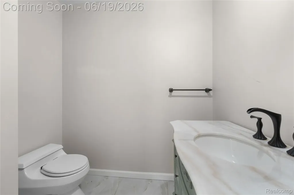 7386 Woodlore Drive West Bloomfield Charter Township MI 48323