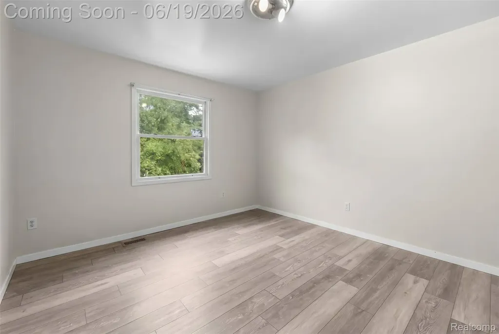 7386 Woodlore Drive West Bloomfield Charter Township MI 48323