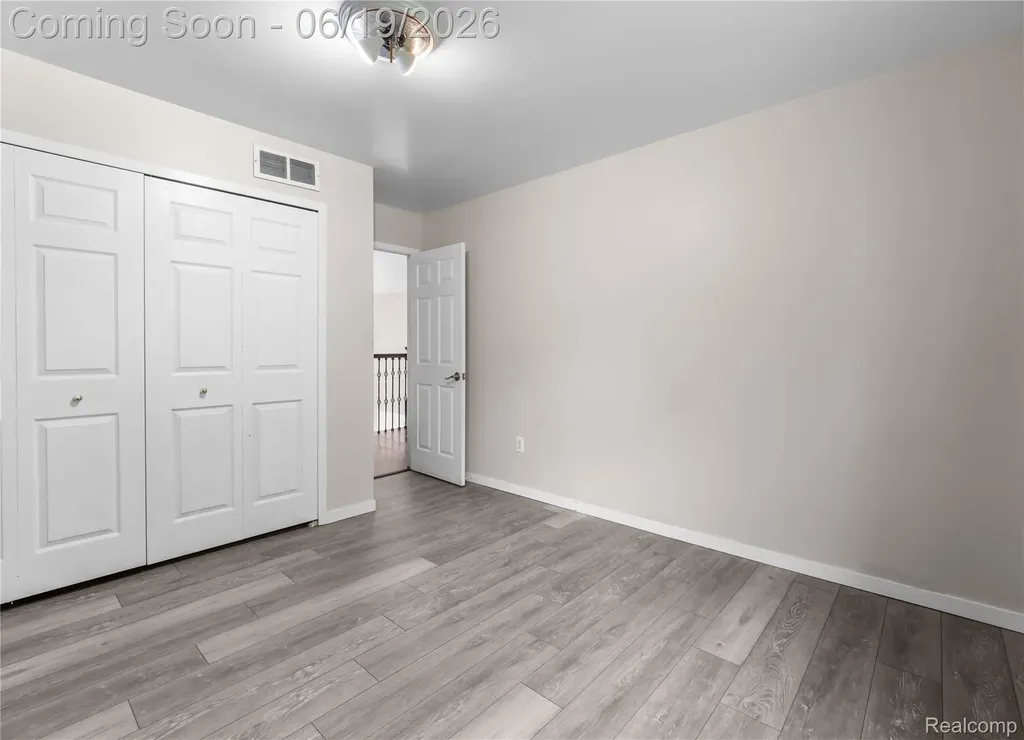 7386 Woodlore Drive West Bloomfield Charter Township MI 48323