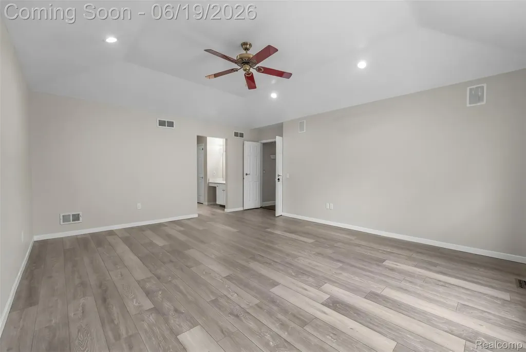 7386 Woodlore Drive West Bloomfield Charter Township MI 48323