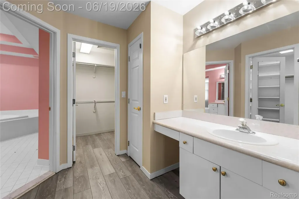 7386 Woodlore Drive West Bloomfield Charter Township MI 48323