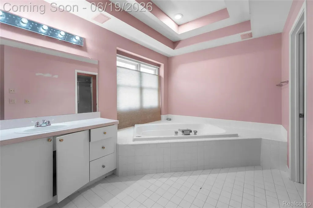 7386 Woodlore Drive West Bloomfield Charter Township MI 48323
