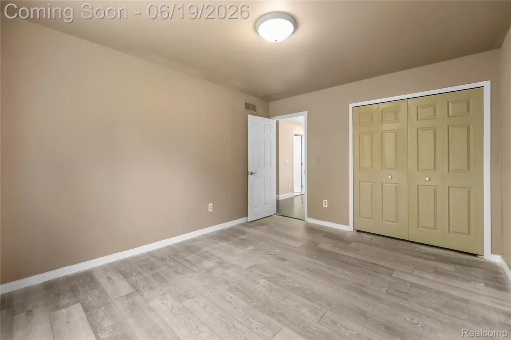 7386 Woodlore Drive West Bloomfield Charter Township MI 48323