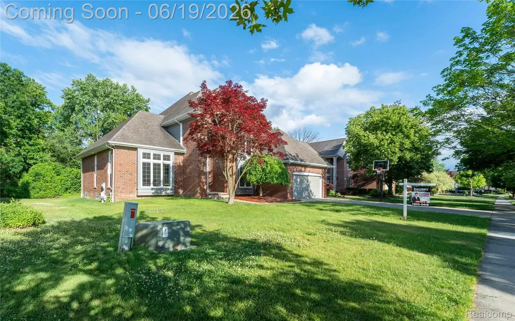 7386 Woodlore Drive West Bloomfield Charter Township MI 48323