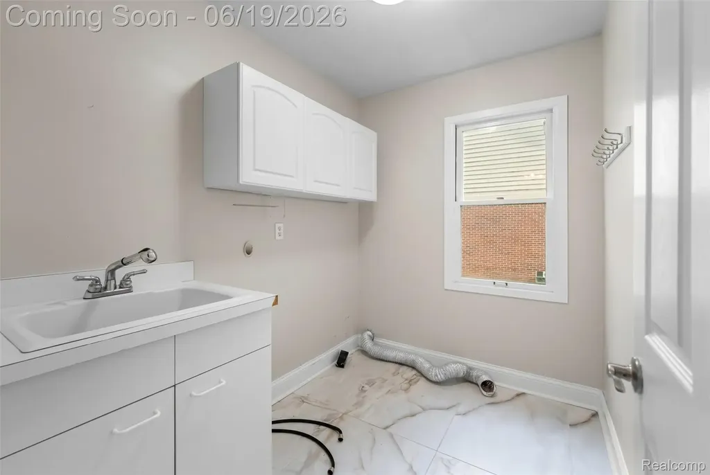 7386 Woodlore Drive West Bloomfield Charter Township MI 48323