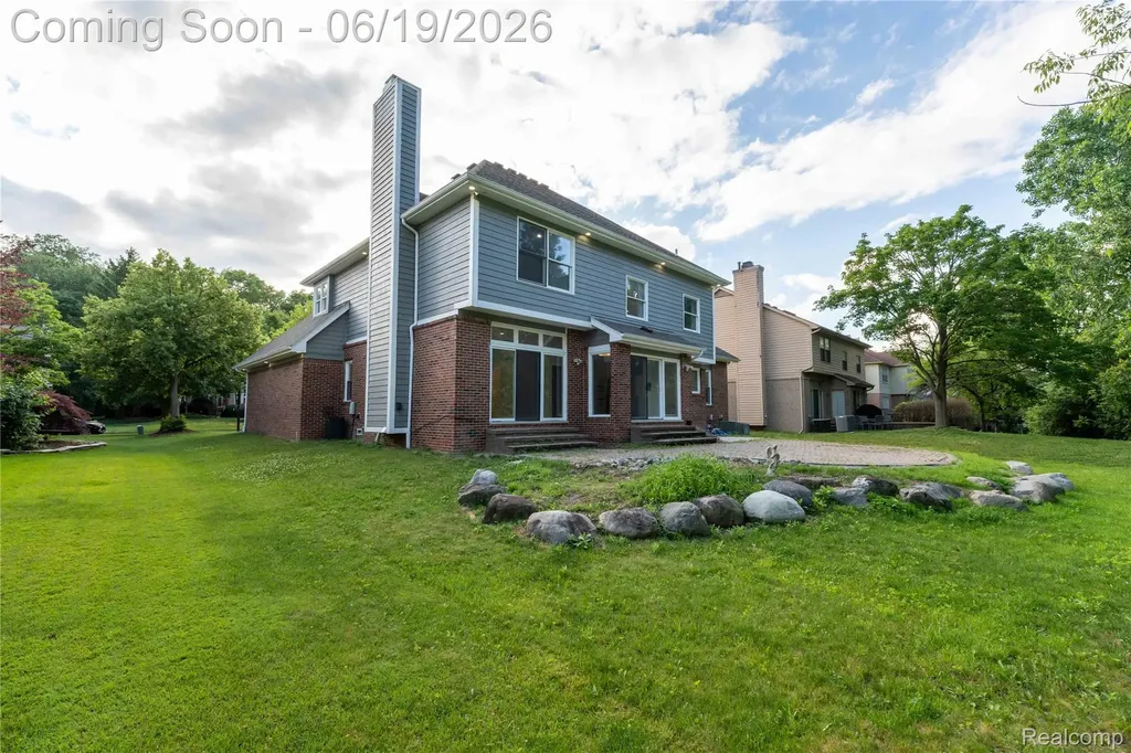 7386 Woodlore Drive West Bloomfield Charter Township MI 48323
