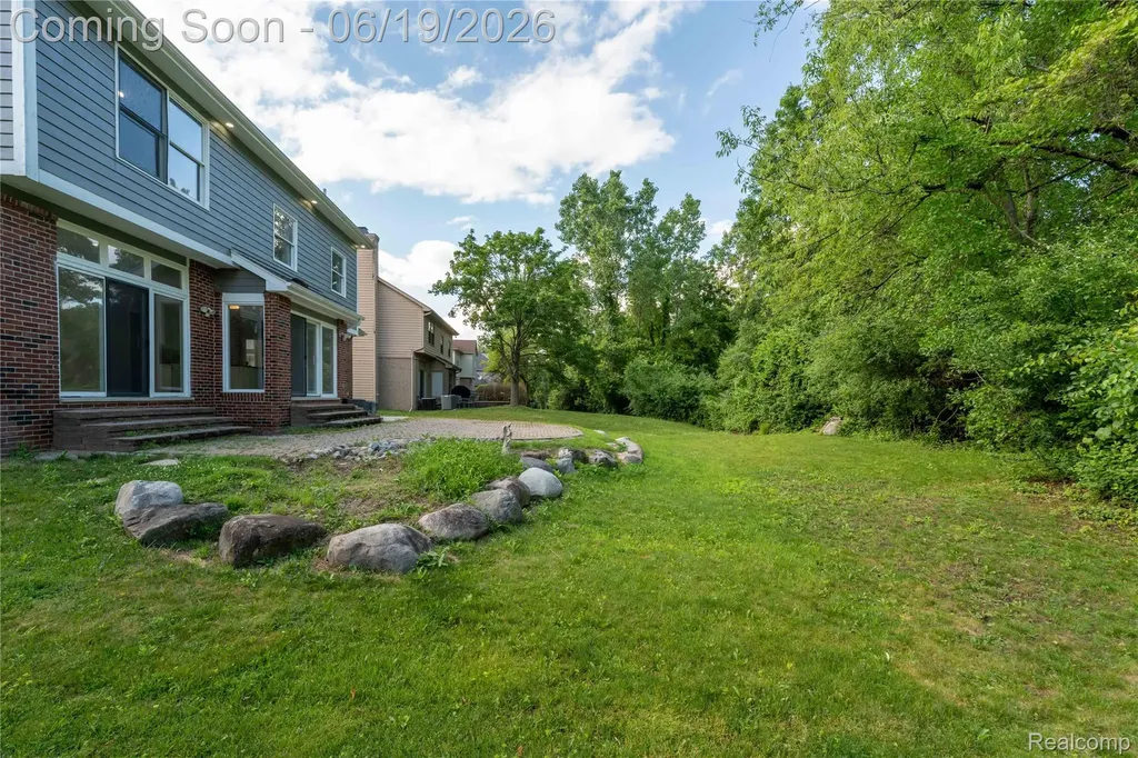 7386 Woodlore Drive West Bloomfield Charter Township MI 48323