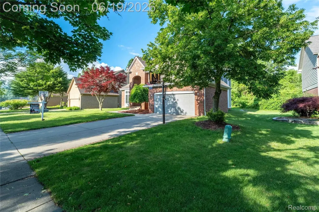 7386 Woodlore Drive West Bloomfield Charter Township MI 48323