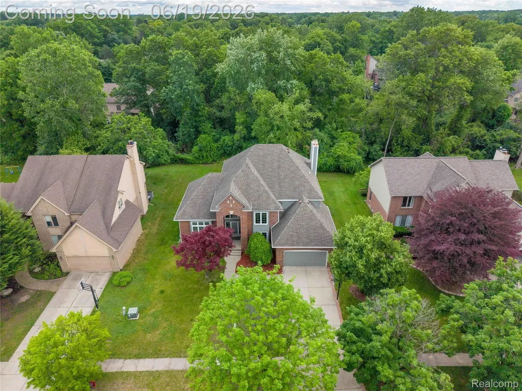 7386 Woodlore Drive West Bloomfield Charter Township MI 48323