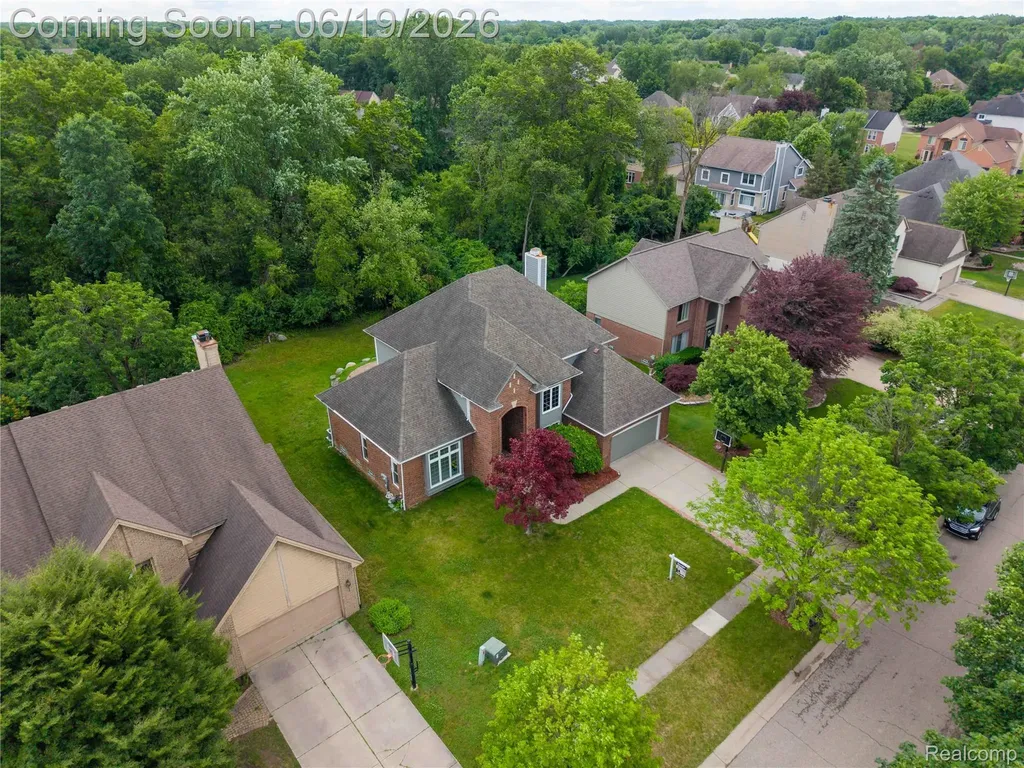 7386 Woodlore Drive West Bloomfield Charter Township MI 48323