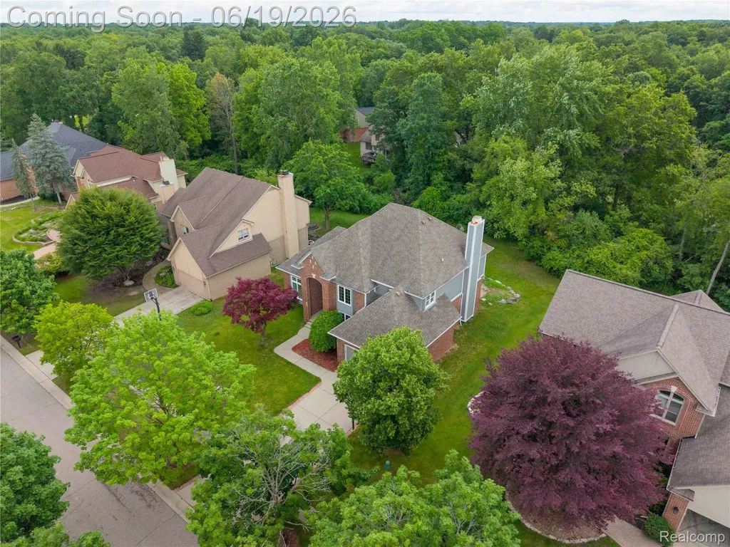 7386 Woodlore Drive West Bloomfield Charter Township MI 48323