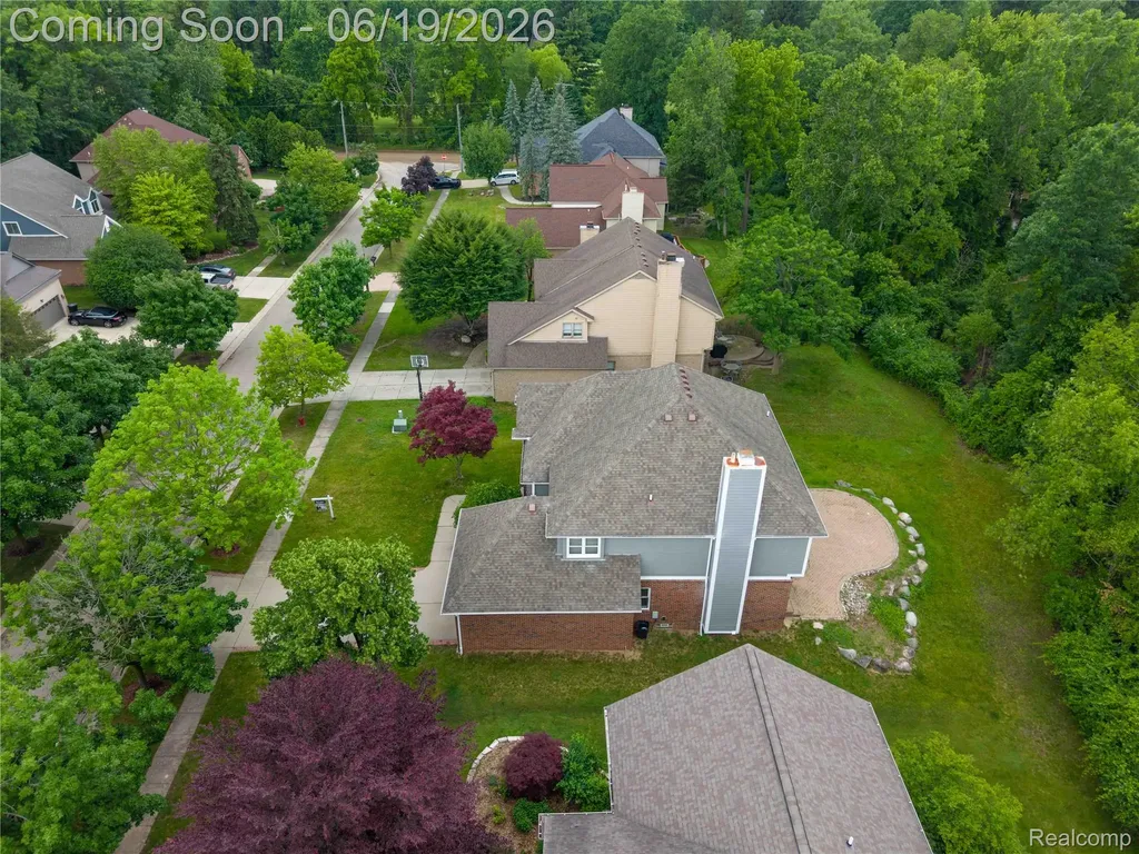 7386 Woodlore Drive West Bloomfield Charter Township MI 48323