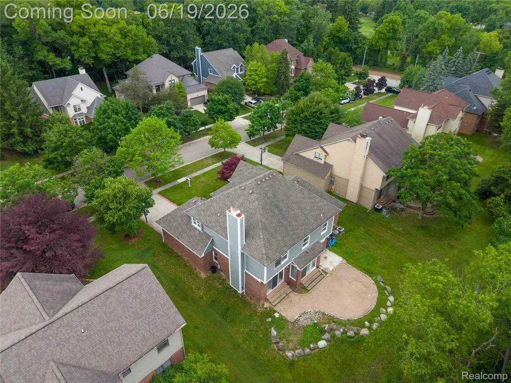 7386 Woodlore Drive West Bloomfield Charter Township MI 48323