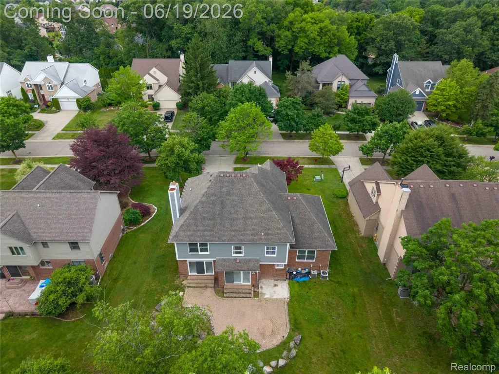 7386 Woodlore Drive West Bloomfield Charter Township MI 48323