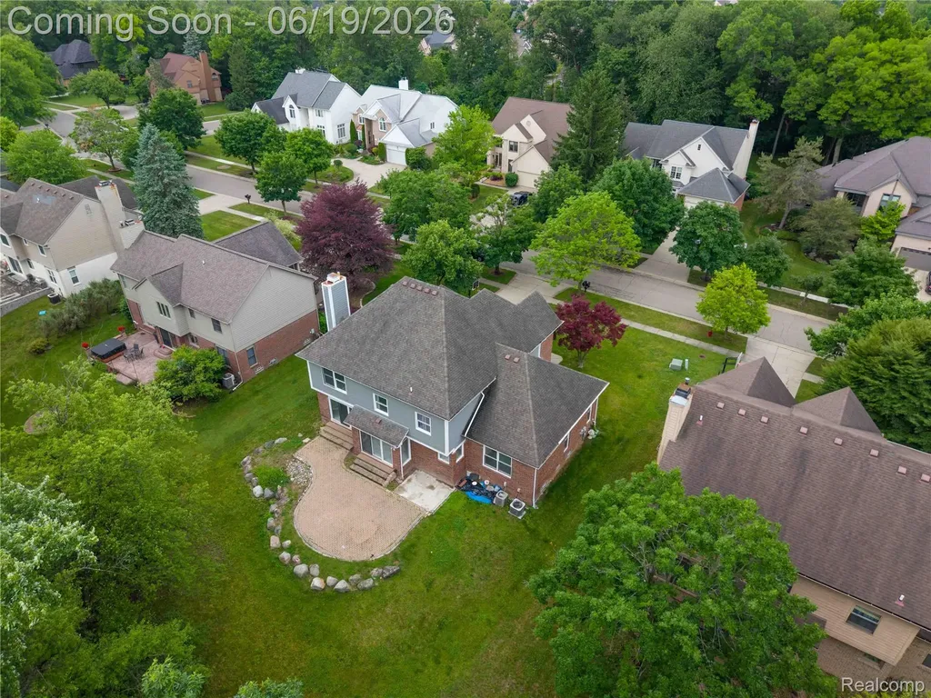 7386 Woodlore Drive West Bloomfield Charter Township MI 48323