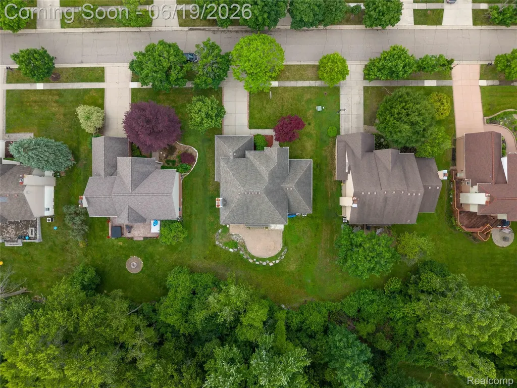 7386 Woodlore Drive West Bloomfield Charter Township MI 48323