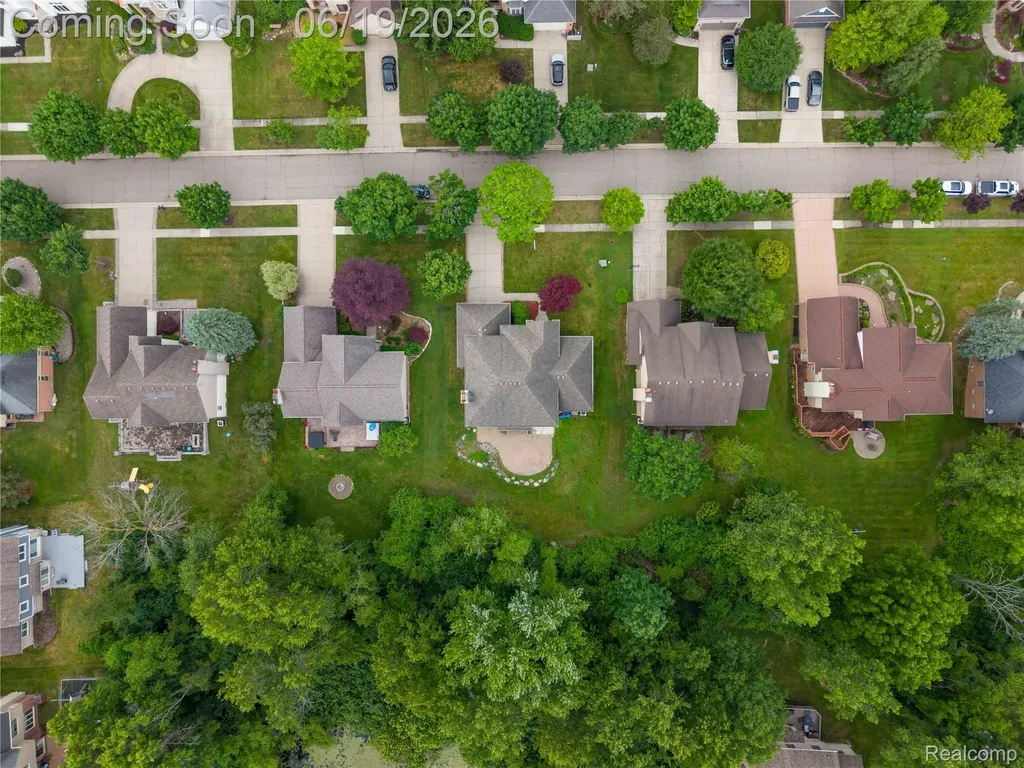 7386 Woodlore Drive West Bloomfield Charter Township MI 48323