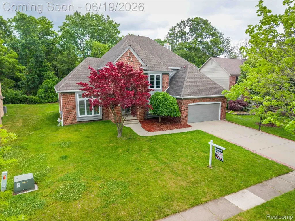 7386 Woodlore Drive West Bloomfield Charter Township MI 48323