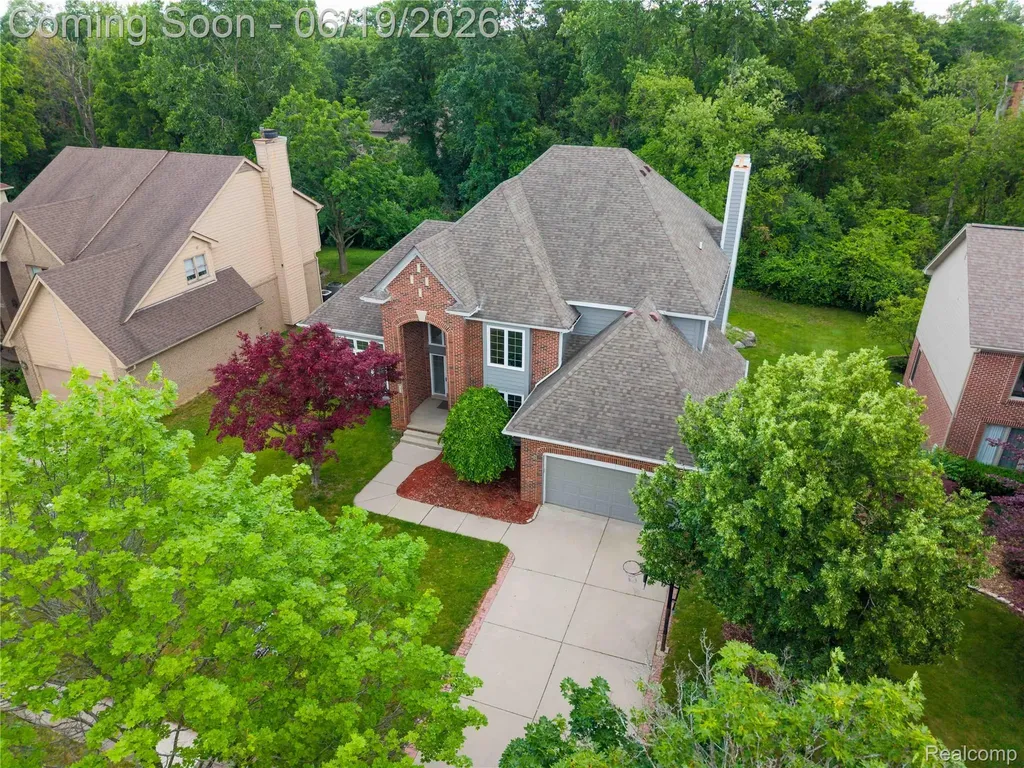 7386 Woodlore Drive West Bloomfield Charter Township MI 48323