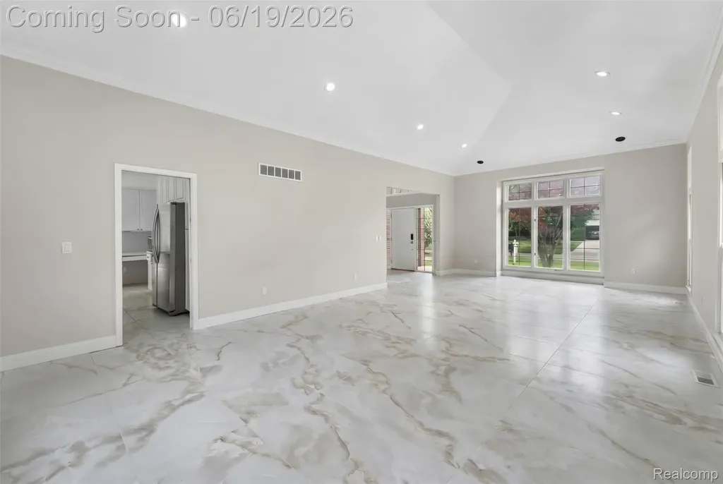 7386 Woodlore Drive West Bloomfield Charter Township MI 48323