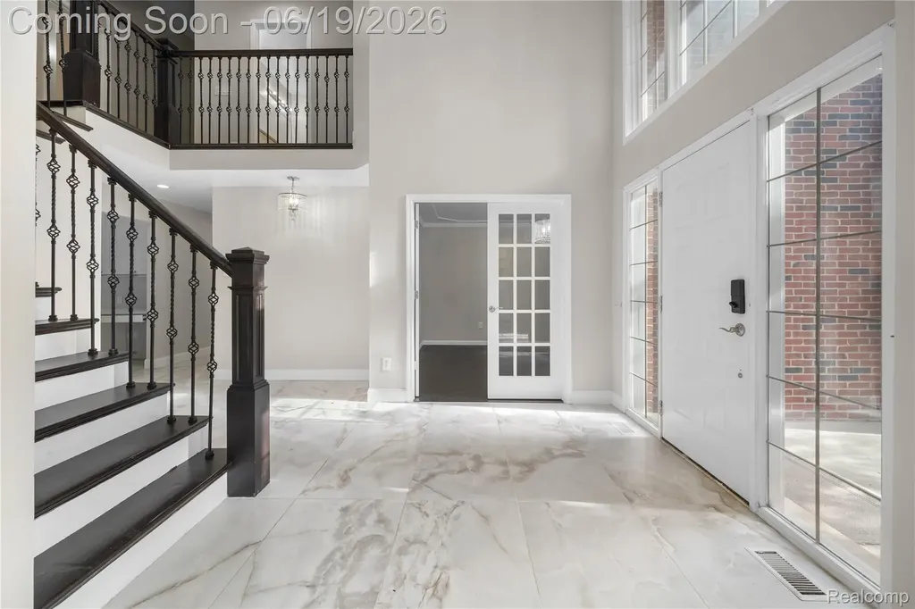 7386 Woodlore Drive West Bloomfield Charter Township MI 48323