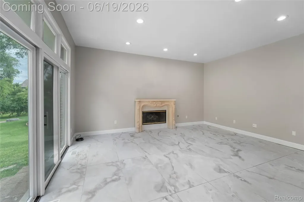 7386 Woodlore Drive West Bloomfield Charter Township MI 48323
