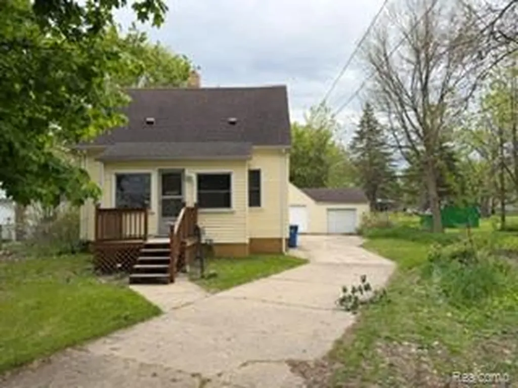 3992 Dallas Avenue Warren City MI 48091