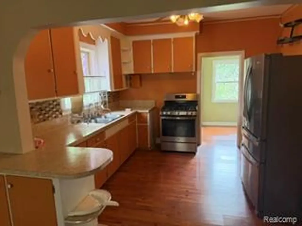 3992 Dallas Avenue Warren City MI 48091