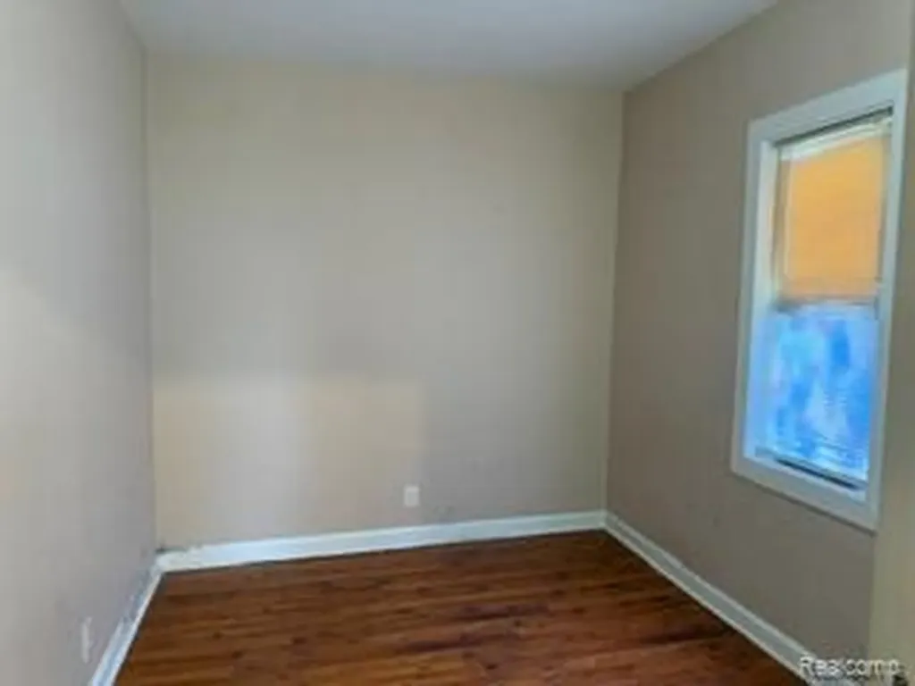 3992 Dallas Avenue Warren City MI 48091