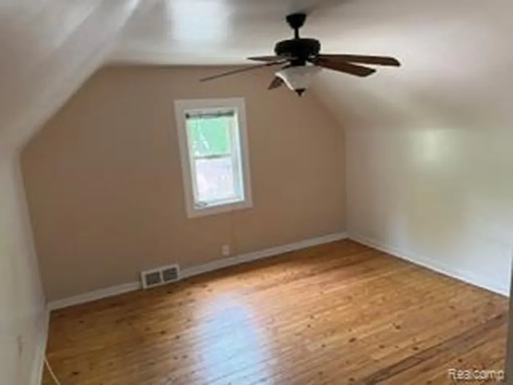 3992 Dallas Avenue Warren City MI 48091