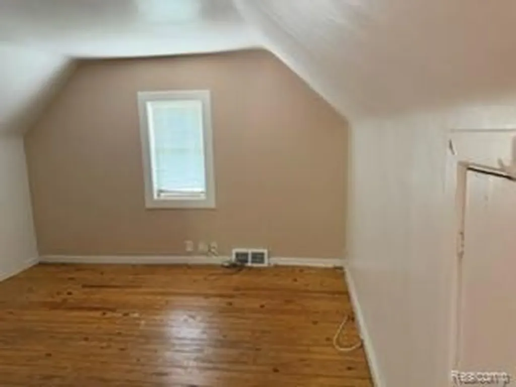 3992 Dallas Avenue Warren City MI 48091