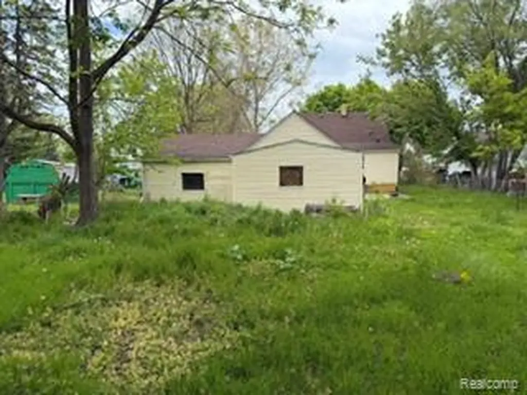 3992 Dallas Avenue Warren City MI 48091