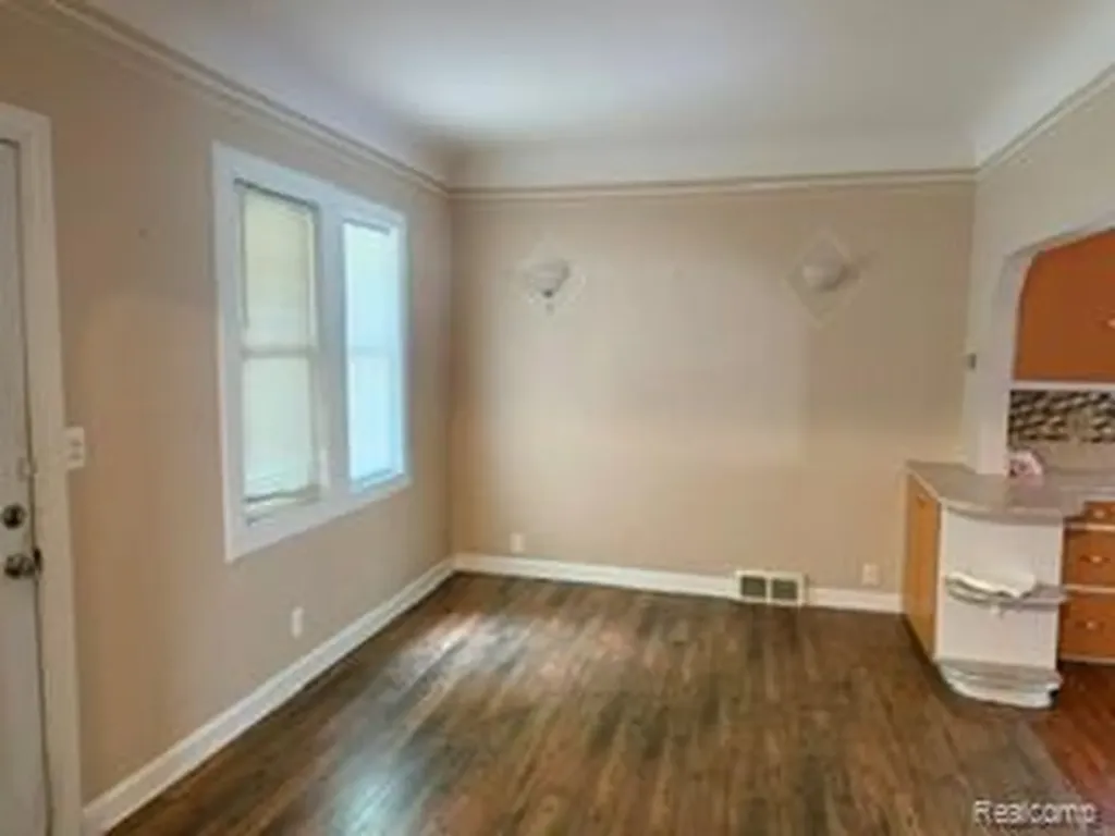 3992 Dallas Avenue Warren City MI 48091