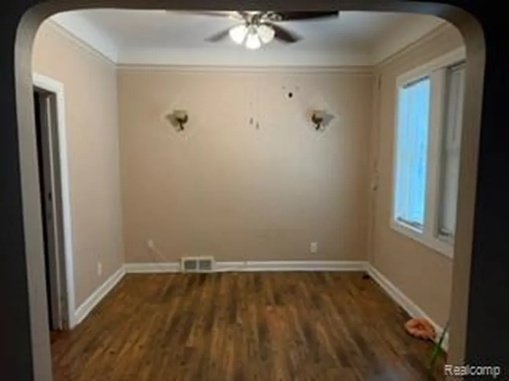 3992 Dallas Avenue Warren City MI 48091