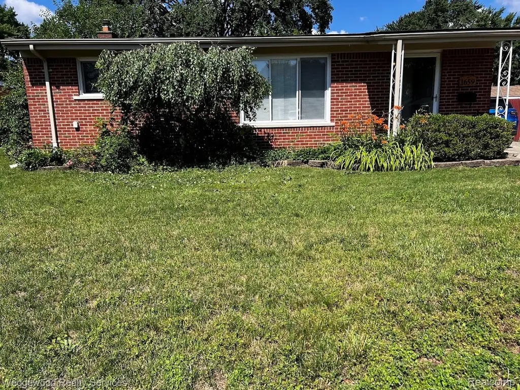 1659 Cynthia Avenue Madison Heights City MI 48071